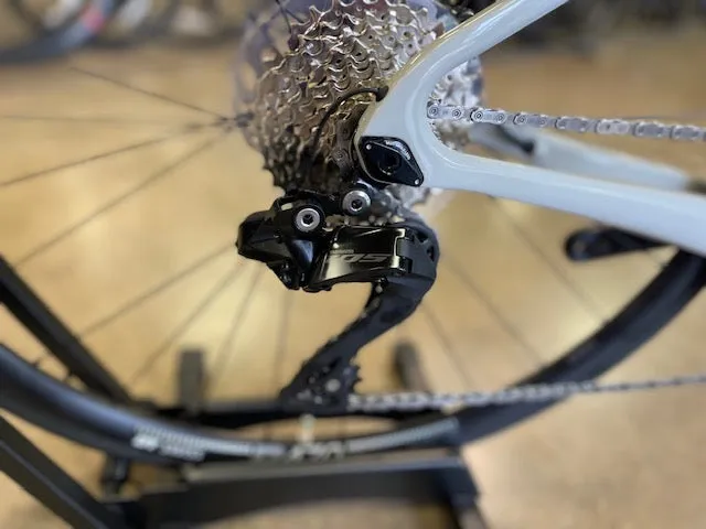 Cannondale Supersix Evo Carbon 3 Shimano 105 Di2 12 Speed Chalk