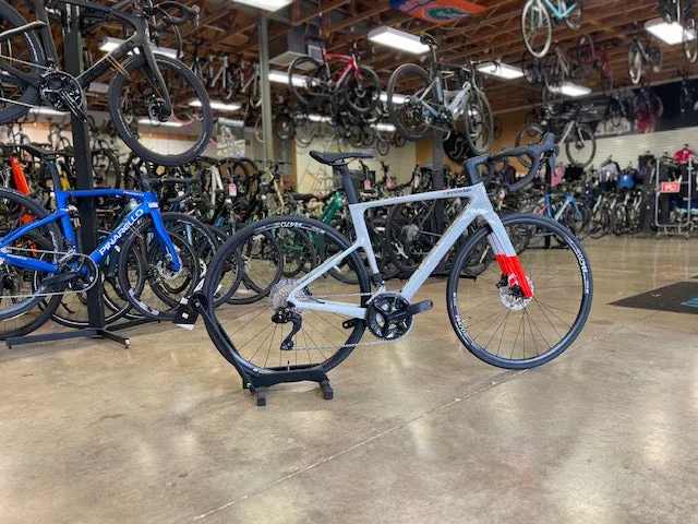 Cannondale Supersix Evo Carbon 3 Shimano 105 Di2 12 Speed Chalk