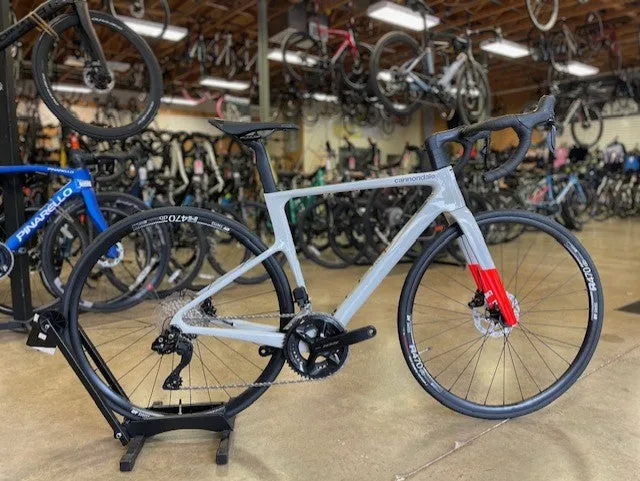 Cannondale Supersix Evo Carbon 3 Shimano 105 Di2 12 Speed Chalk