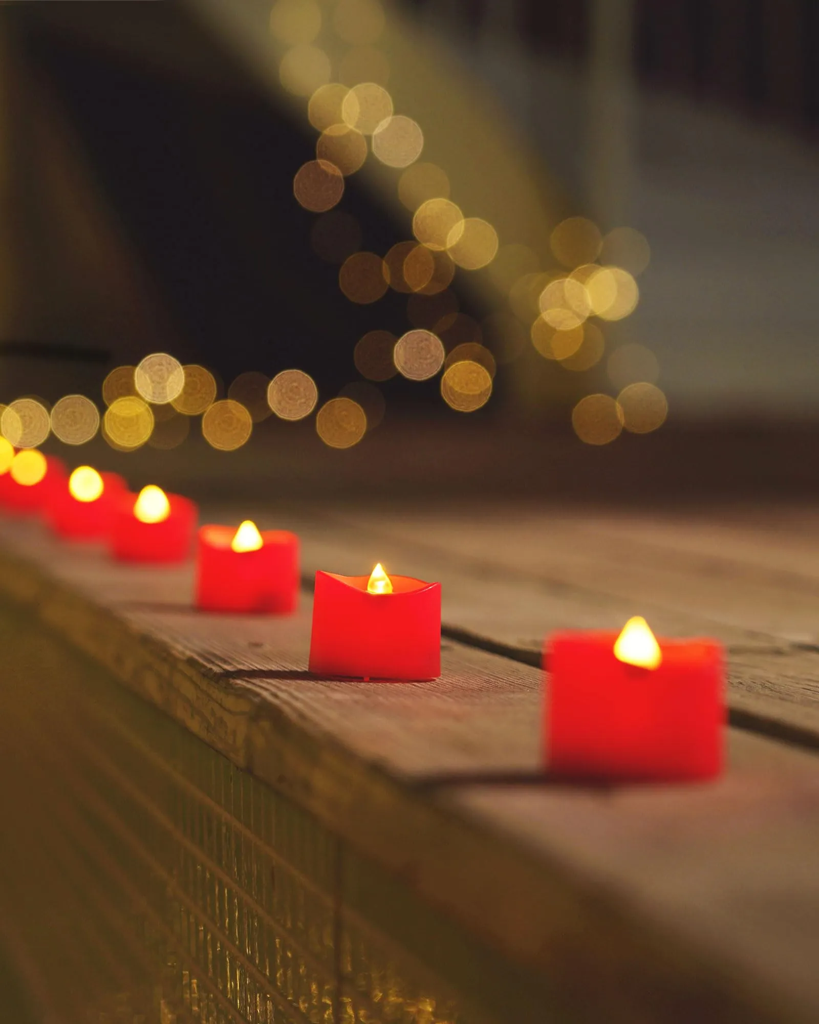 Homemory Flameless Candles, Pack of 24 Flickering LED Tea Light Candles Battery Operated, Red Tea Lights, Batteries Included