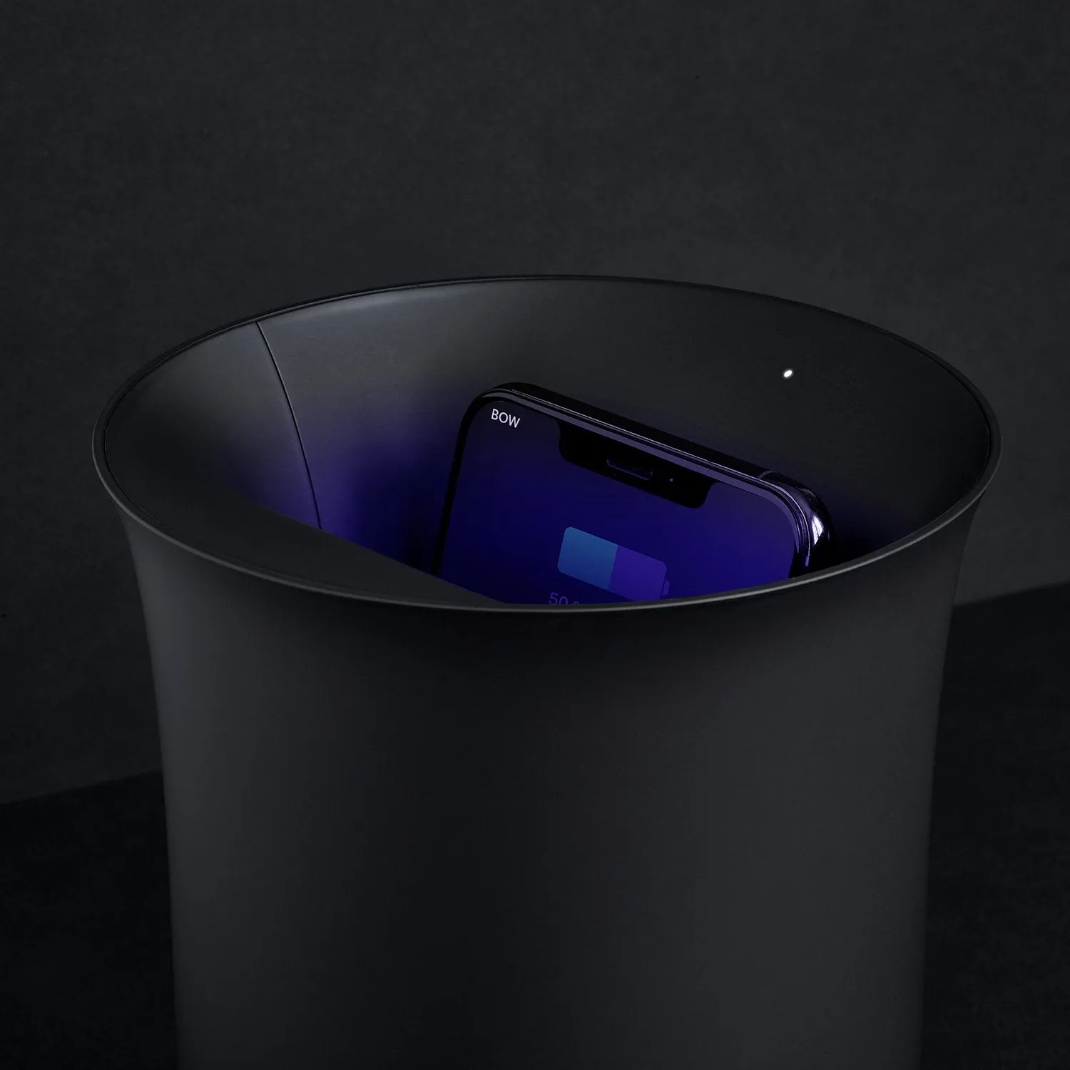 OBLIO - Wireless charging station with built-in UV sanitizer
