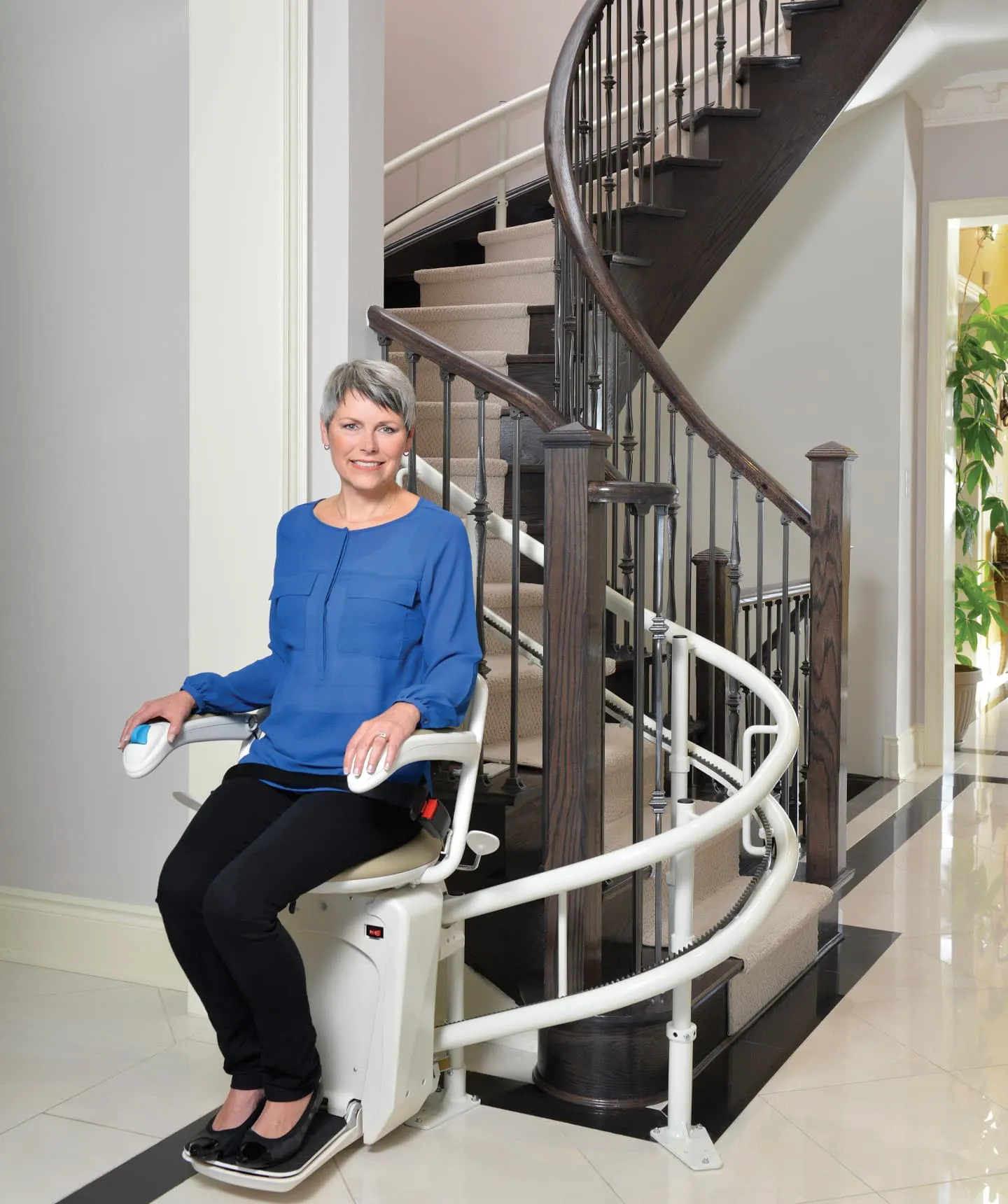 Savaria Stairfriend 23 - Curved Stairlift