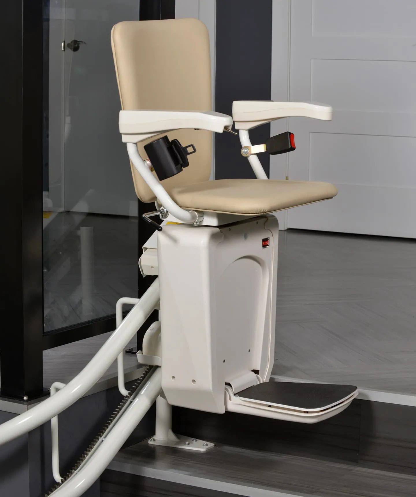 Savaria Stairfriend 23 - Curved Stairlift